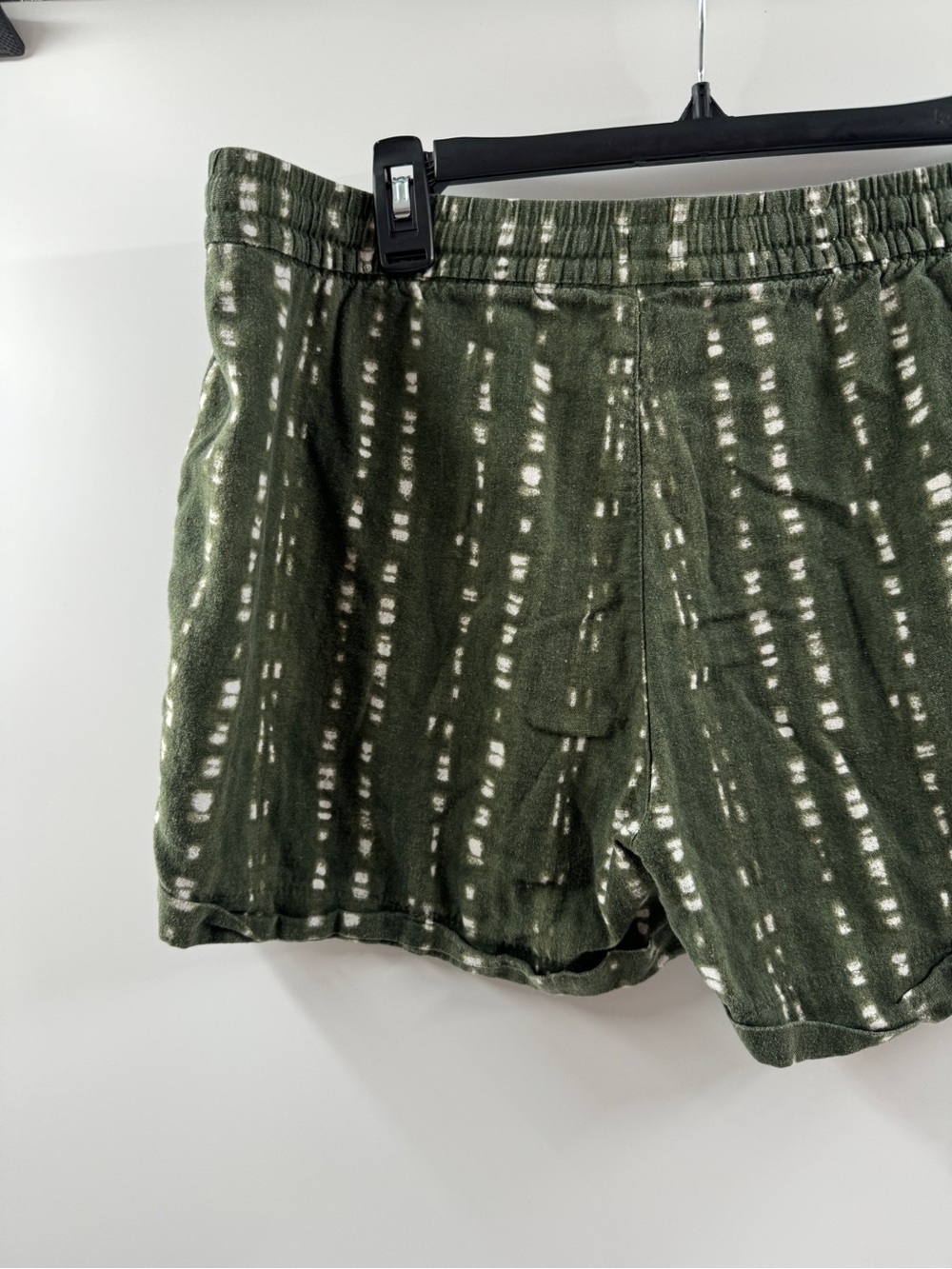 Old Navy Olive Green Printed Pull-On Shorts – Women's Large - Picture 6 of 7